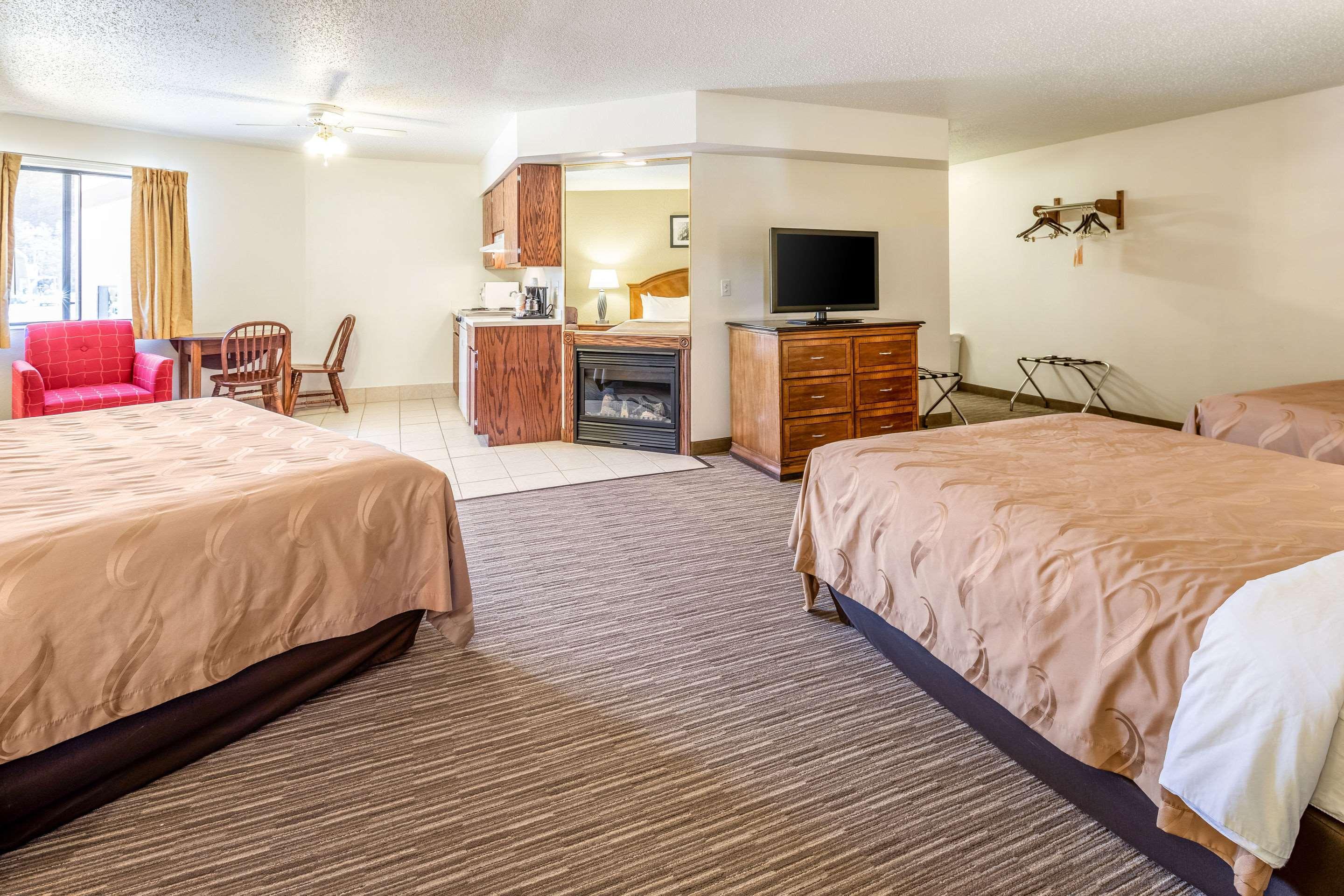 Quality Inn Keystone Near Mount Rushmore Екстериор снимка