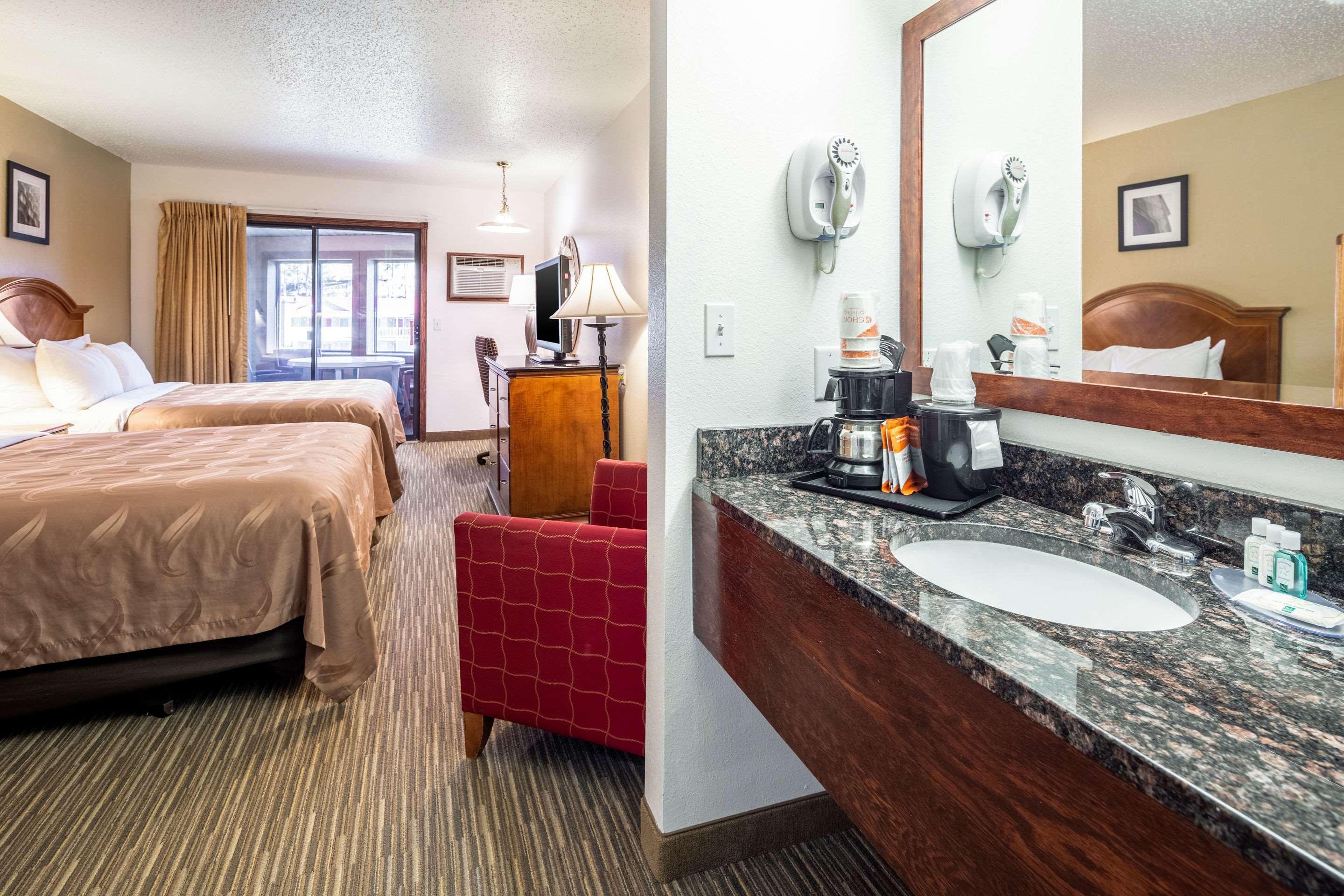 Quality Inn Keystone Near Mount Rushmore Екстериор снимка